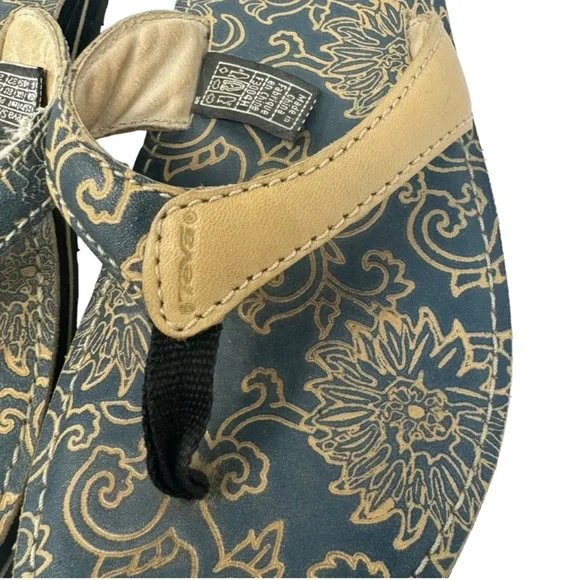Teva Leather Habit River Floral Flip Flops
Sandals Blue Tan Size 11 - Picture 6 of 9